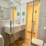 The Easy - Spacious 2br *