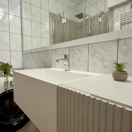 The Easy - Spacious 2br * Bukarest